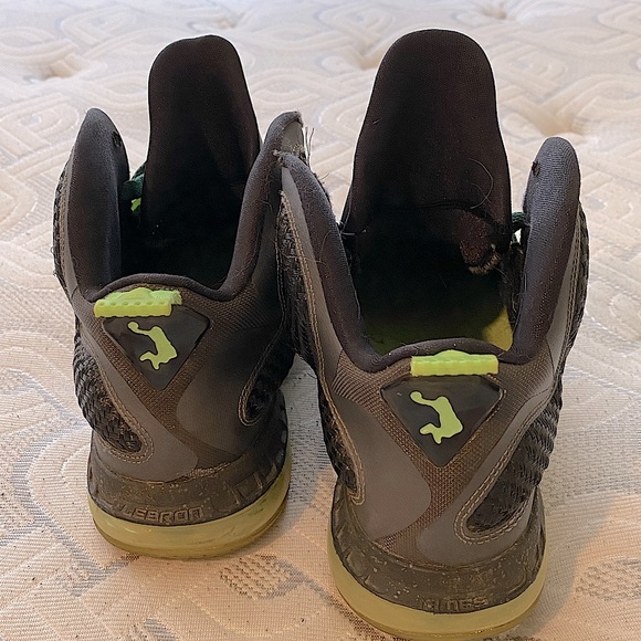 Lebron 9’s (7y) Men’s 7 - Picture 2 of 7